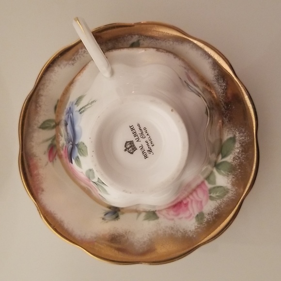 Vintage HTF Royal Albert Bone China Teacup & Saucer #4223 Discontinued - Picture 8 of 17